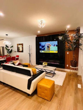 M19 Stylish Modern Downtown Home